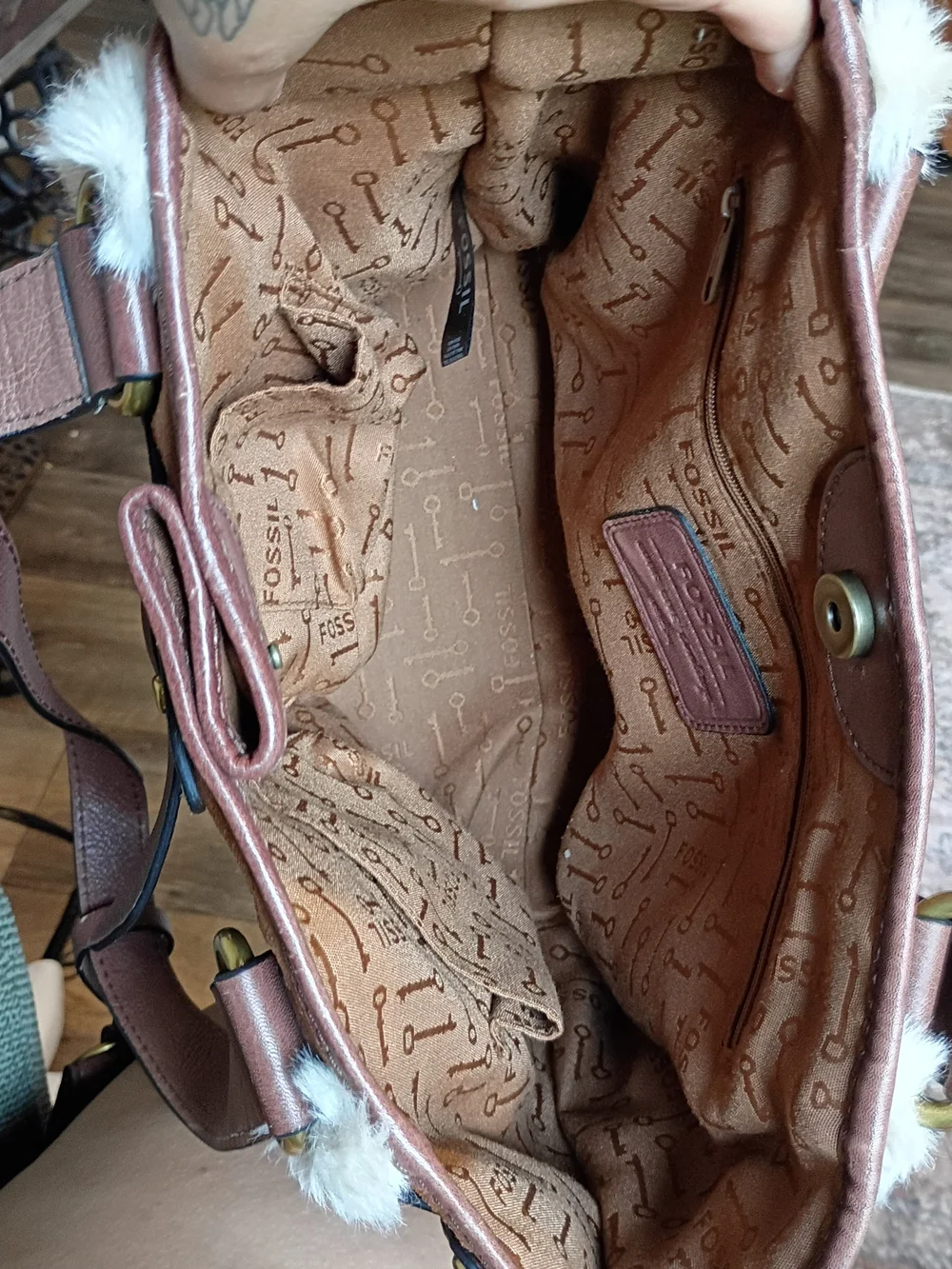 Fossil Long Live Adrina - Brown Cow Hide & Leather Tote with Faux Fur Trim - Picture 11 of 11